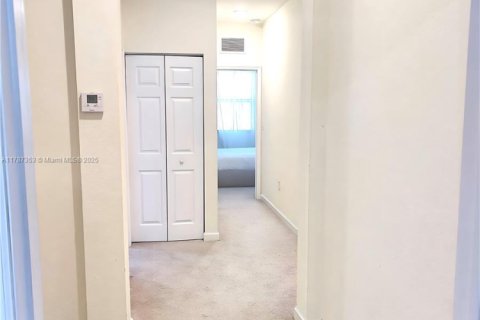 Townhouse in Hialeah, Florida 3 bedrooms, 158.68 sq.m. № 1864695 - photo 19