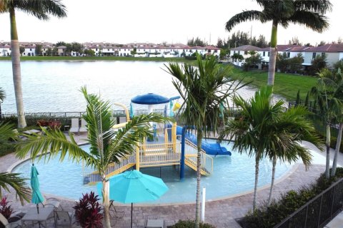 Townhouse in Hialeah, Florida 3 bedrooms, 158.68 sq.m. № 1864695 - photo 24