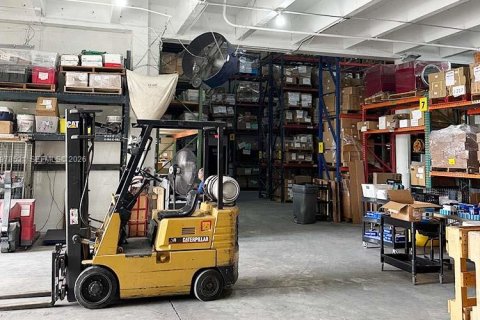 Propiedad comercial en venta en Doral, Florida № 2044431 - foto 12