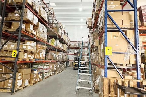 Propiedad comercial en venta en Doral, Florida № 2044431 - foto 9