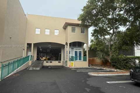 Propiedad comercial en venta en Doral, Florida № 2044431 - foto 29