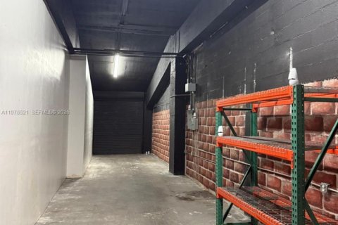 Propiedad comercial en venta en Doral, Florida № 2044431 - foto 24