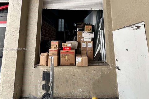 Propiedad comercial en venta en Doral, Florida № 2044431 - foto 18