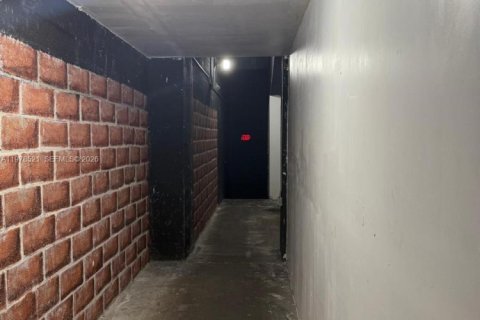 Propiedad comercial en venta en Doral, Florida № 2044431 - foto 25