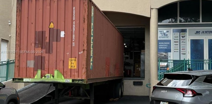 Propiedad comercial en Doral, Florida № 2044431