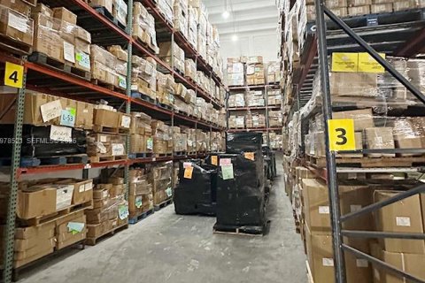 Propiedad comercial en venta en Doral, Florida № 2044431 - foto 10