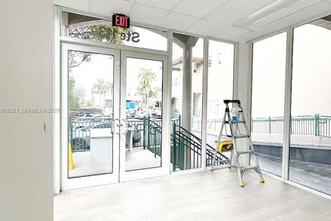 Propiedad comercial en venta en Doral, Florida № 2044431 - foto 5