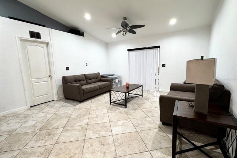 Villa ou maison à vendre à Haines City, Floride: 3 chambres, 110 m2 № 2148389 - photo 4
