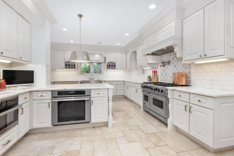 House in Palm Beach, Florida 7 bedrooms, 787.35 sq.m. № 2187366 - photo 10