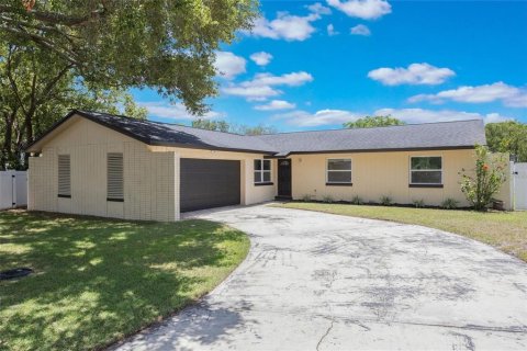House in Casselberry, Florida 4 bedrooms, 135.08 sq.m. № 1917078 - photo 3