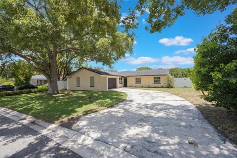 House in Casselberry, Florida 4 bedrooms, 135.08 sq.m. № 1917078 - photo 1