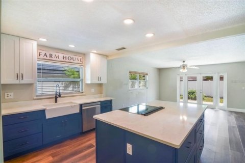 House in Casselberry, Florida 4 bedrooms, 135.08 sq.m. № 1917078 - photo 8