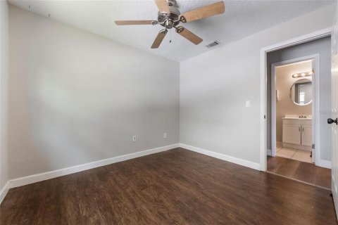 House in Casselberry, Florida 4 bedrooms, 135.08 sq.m. № 1917078 - photo 22