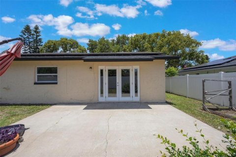 House in Casselberry, Florida 4 bedrooms, 135.08 sq.m. № 1917078 - photo 24