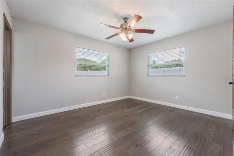 House in Casselberry, Florida 4 bedrooms, 135.08 sq.m. № 1917078 - photo 16