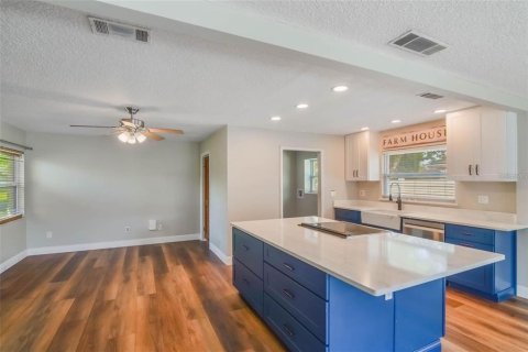 House in Casselberry, Florida 4 bedrooms, 135.08 sq.m. № 1917078 - photo 9