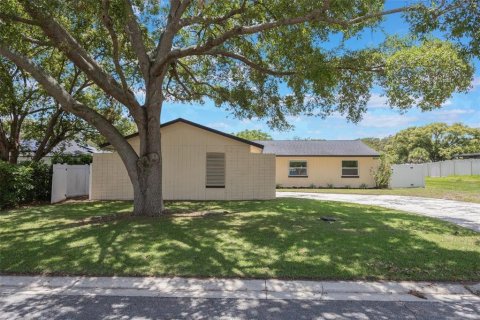 House in Casselberry, Florida 4 bedrooms, 135.08 sq.m. № 1917078 - photo 2