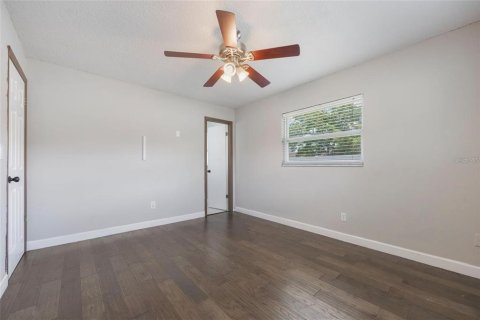 House in Casselberry, Florida 4 bedrooms, 135.08 sq.m. № 1917078 - photo 15