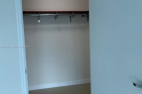 Снять в аренду кондоминиум в Майами, Флорида 1 спальня, 98.1м2, № 2262058 - фото 7