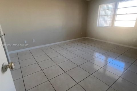 Снять в аренду кондоминиум в Дорал, Флорида 2 спальни, 98.48м2, № 1948319 - фото 7