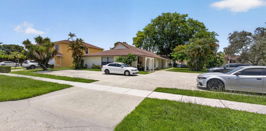 Appartement à Wellington, Floride 2 chambres, 98.48 m2 № 2248088