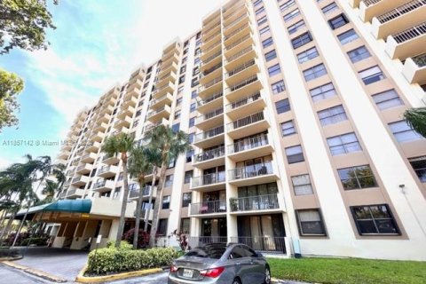 Condominio en venta en North Miami, Florida, 2 dormitorios, 109.81 m2 № 1961201 - foto 23
