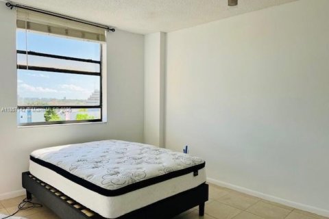 Condominio en venta en North Miami, Florida, 2 dormitorios, 109.81 m2 № 1961201 - foto 17