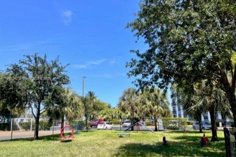 Condominio en venta en North Miami, Florida, 2 dormitorios, 109.81 m2 № 1961201 - foto 28