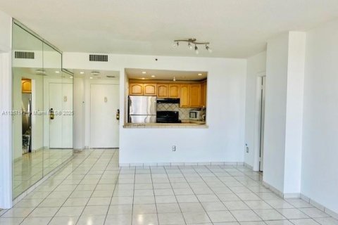 Condominio en venta en North Miami, Florida, 2 dormitorios, 109.81 m2 № 1961201 - foto 7