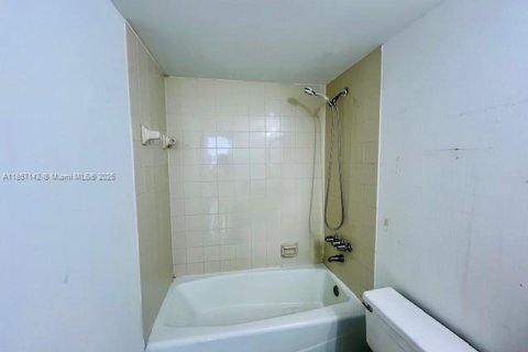 Condominio en venta en North Miami, Florida, 2 dormitorios, 109.81 m2 № 1961201 - foto 15