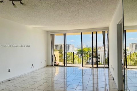 Condominio en venta en North Miami, Florida, 2 dormitorios, 109.81 m2 № 1961201 - foto 6