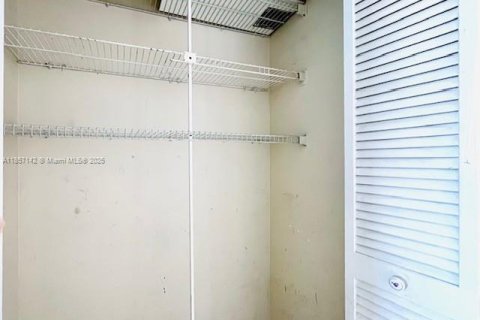 Condominio en venta en North Miami, Florida, 2 dormitorios, 109.81 m2 № 1961201 - foto 13