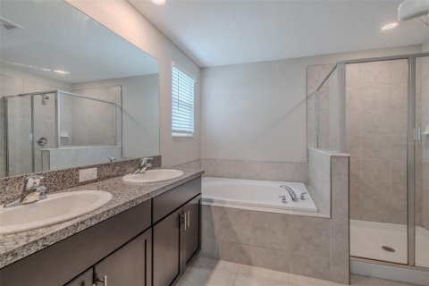 Casa en venta en Tampa, Florida, 4 dormitorios, 195.93 m2 № 2144538 - foto 25