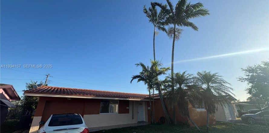 Casa en Pembroke Pines, Florida 3 dormitorios, 128.95 m2 № 1992431