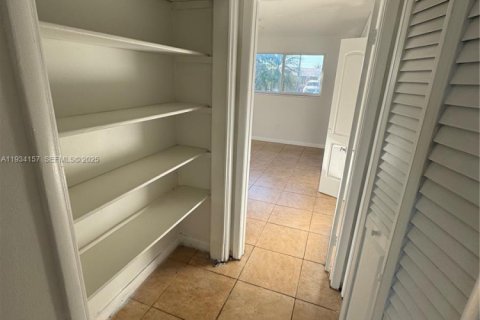 Casa en venta en Pembroke Pines, Florida, 3 dormitorios, 128.95 m2 № 1992431 - foto 12