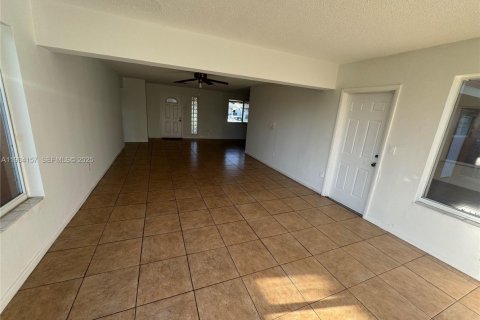 Casa en venta en Pembroke Pines, Florida, 3 dormitorios, 128.95 m2 № 1992431 - foto 4