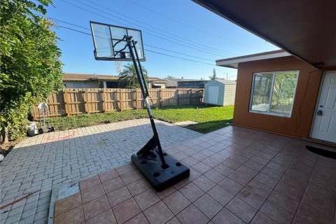 Casa en venta en Pembroke Pines, Florida, 3 dormitorios, 128.95 m2 № 1992431 - foto 16