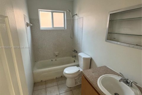 Casa en venta en Pembroke Pines, Florida, 3 dormitorios, 128.95 m2 № 1992431 - foto 14