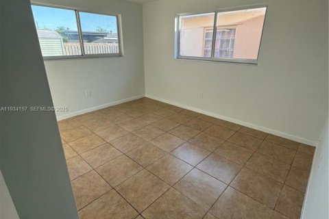 Casa en venta en Pembroke Pines, Florida, 3 dormitorios, 128.95 m2 № 1992431 - foto 9