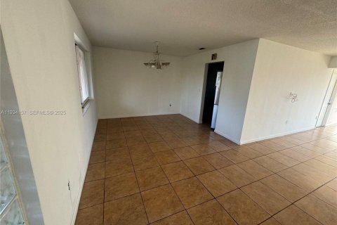 Casa en venta en Pembroke Pines, Florida, 3 dormitorios, 128.95 m2 № 1992431 - foto 3