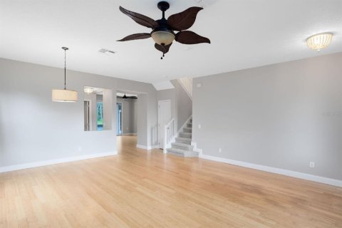 House in Orlando, Florida 5 bedrooms, 281.03 sq.m. № 2393895 - photo 3