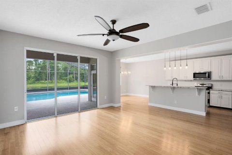 House in Orlando, Florida 5 bedrooms, 281.03 sq.m. № 2393895 - photo 5