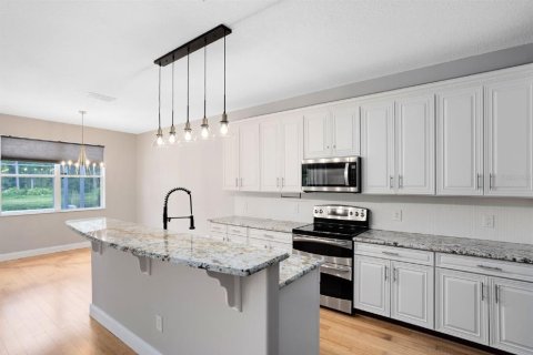 House in Orlando, Florida 5 bedrooms, 281.03 sq.m. № 2393895 - photo 6