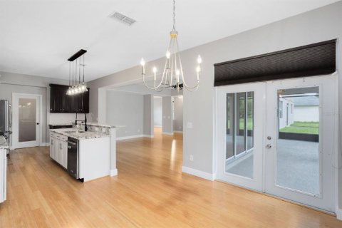 House in Orlando, Florida 5 bedrooms, 281.03 sq.m. № 2393895 - photo 8