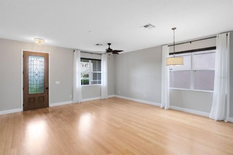 House in Orlando, Florida 5 bedrooms, 281.03 sq.m. № 2393895 - photo 2