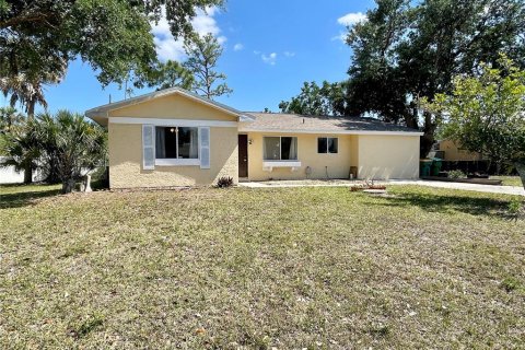 House in Port Charlotte, Florida 2 bedrooms, 92.81 sq.m. № 1637114 - photo 1