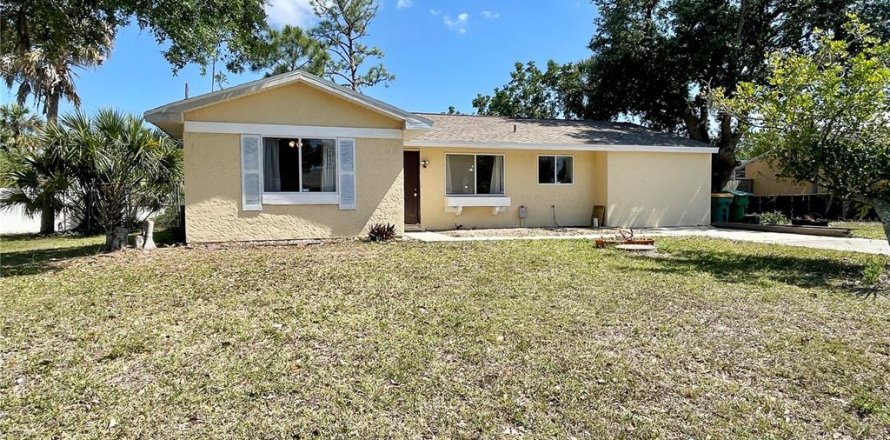 House in Port Charlotte, Florida 2 bedrooms, 92.81 sq.m. № 1637114