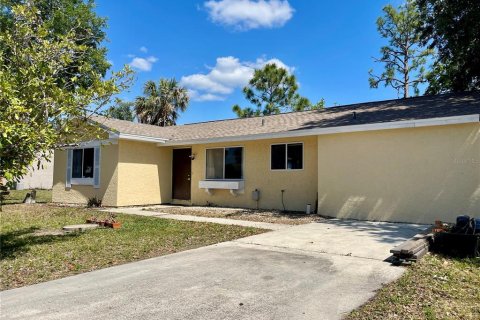 House in Port Charlotte, Florida 2 bedrooms, 92.81 sq.m. № 1637114 - photo 2