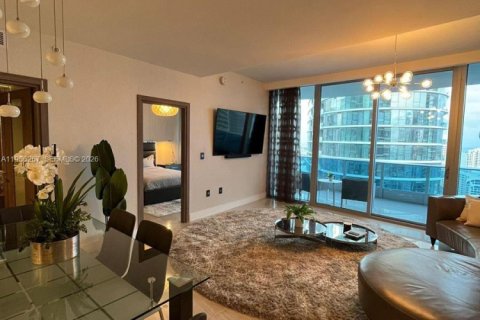 Condominio en alquiler en Miami, Florida, 2 dormitorios, 116.59 m2 № 2011920 - foto 2