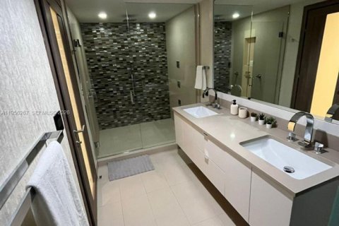 Condominio en alquiler en Miami, Florida, 2 dormitorios, 116.59 m2 № 2011920 - foto 11